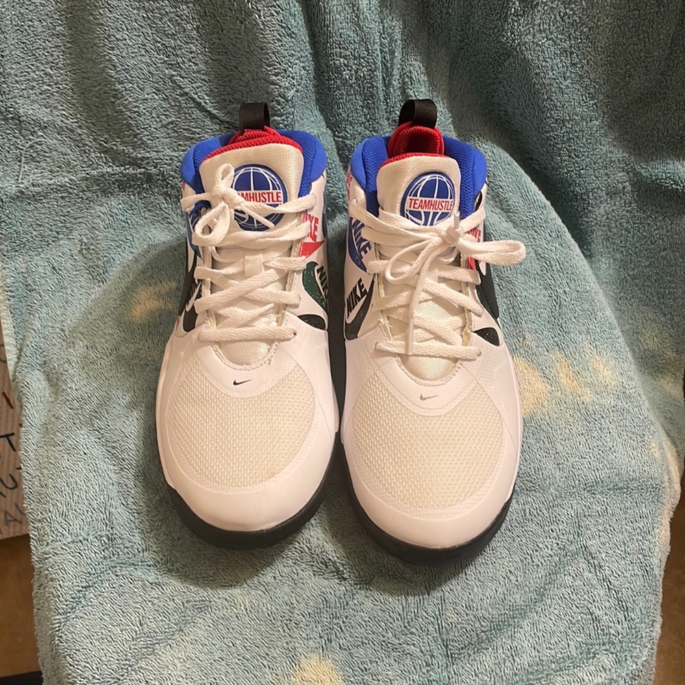 Brand new Nike Team Hustler Never Worn Sz 7y